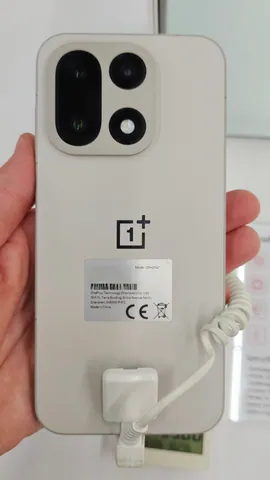 OnePlus 15, vista posteriore